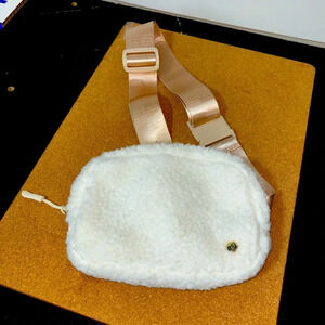 Apana Studio City Cozy White Sherpa Crossbody Belt Sling Bag Fanny Pack 8x6”
